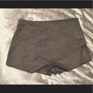 Gab and Kate mini skort, super cute for a night out. In colour Army Green